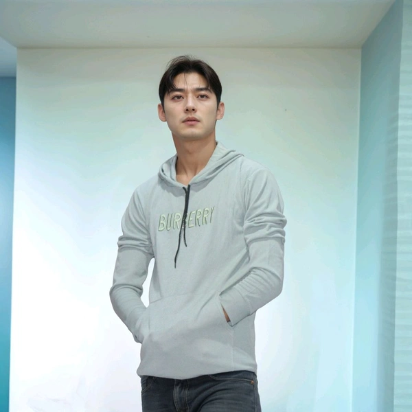 Burberry High Quality Summer Hoodie For Men - XL