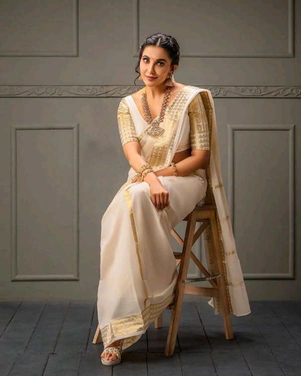 🔥 *Presenting Enchanting Yet Breathable Organic Banarasi Sarees For Intimate And Big Fat Indian Weddings, That Are Light On Your Skin And Uplift Your Wedding Shenanigans.*🔥