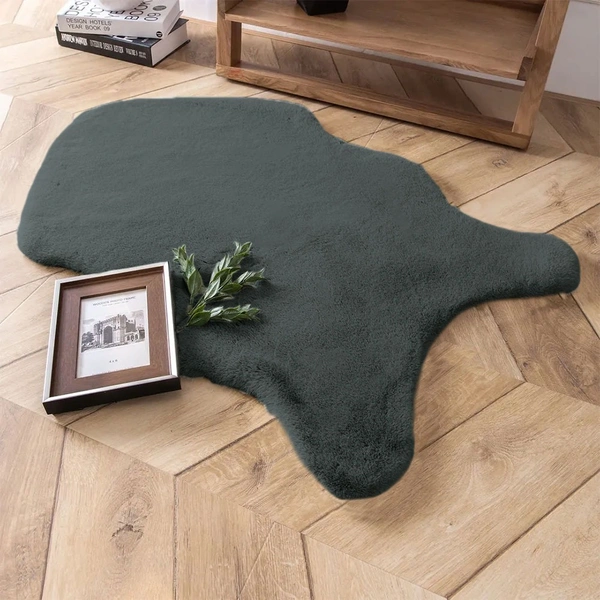 LUXE HOME INTERNATIONAL Super Soft Rabbit Fur Rug - Non-Slip, Super Soft Floor Mat - 135x90 cm Faux Fur Rug for Living Room, Bedroom, Nursery, and Decorative Floor Covering - 90x135 cm, Grey