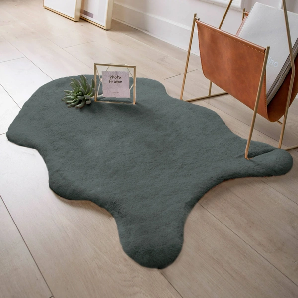 LUXE HOME INTERNATIONAL Super Soft Rabbit Fur Rug - Non-Slip, Super Soft Floor Mat - 135x90 cm Faux Fur Rug for Living Room, Bedroom, Nursery, and Decorative Floor Covering - 90x135 cm, Grey
