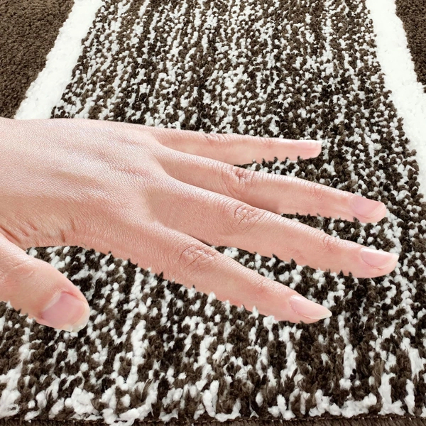 LUXE HOME INTERNATIONAL Riyo Bath Mat, Super Soft Microfibre 1800 Gsm, Non-Slip, Absorbent - Door Mat for Bathroom, Bedroom, Kitchen, Floor - Pack of 1 - 38x58 cm, Chocolate