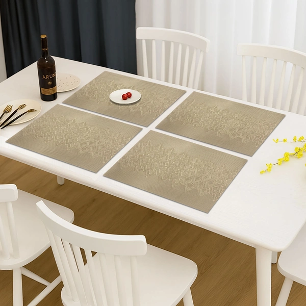 Luxe Home International LUXE HOME INTERNATIONAL Rectangular Pack of 4 Table Placemat (Gold, PVC) - 30x46 cm, Gold