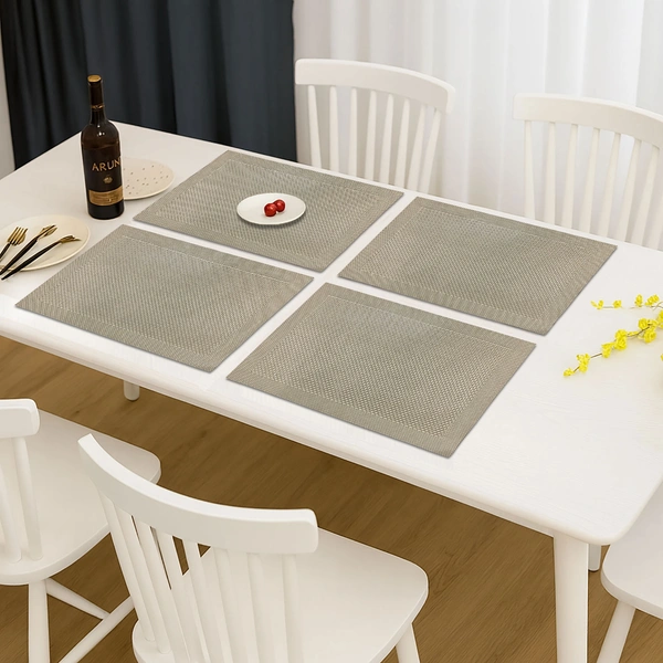 Luxe Home International LUXE HOME INTERNATIONAL Rectangular Pack of 4 Table Placemat (Gold, PVC) - 30x46 cm, Gold