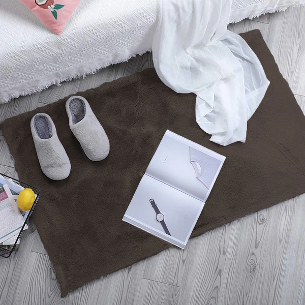 LUXE HOME INTERNATIONAL Rabbit Fur Super Soft Non Slip Mat for Bathroom, Bedroom - 45x75 cm, Cocoa