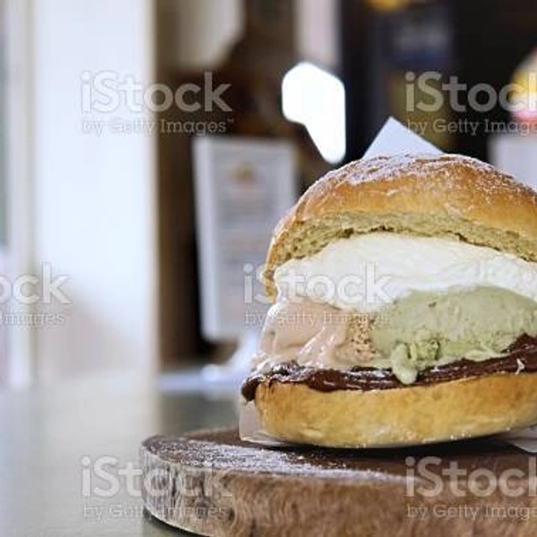 Cream Burger 