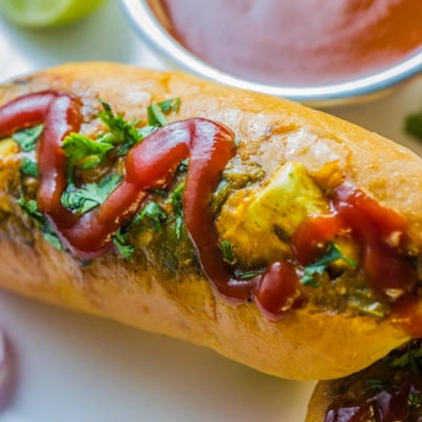 Paneer Hot Dog 