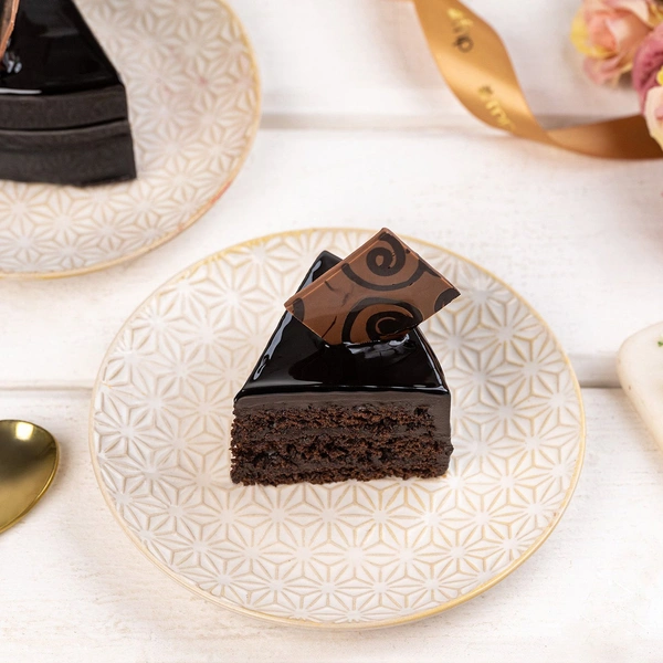Decorative Chocolate Truffle Cake - 1/2kg
