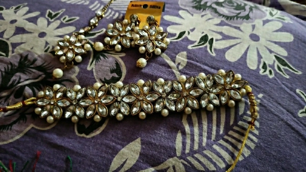 Women's Kundan & Pearl Jewellery Set