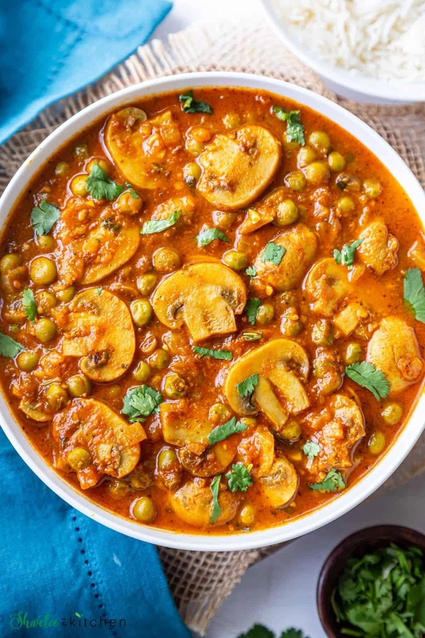 Mushroom Matar Masala  - dine in