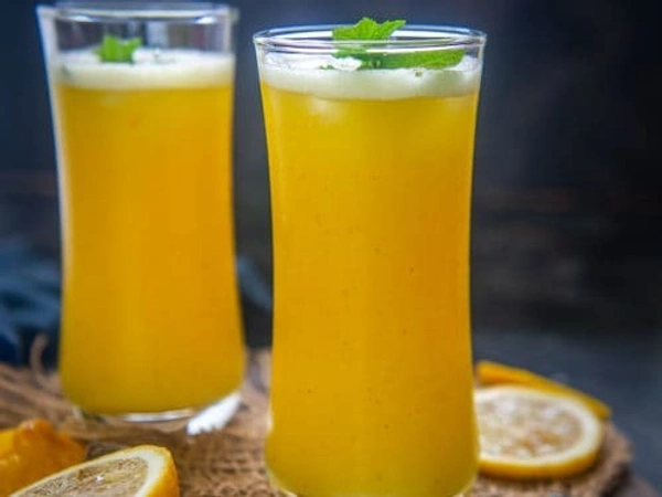 Pineapple juice (lassi shop) 