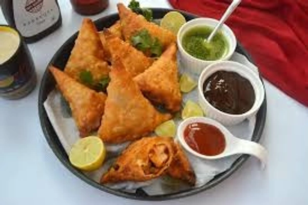 Pizza Samosa (Lassi Shop)