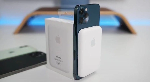 IPHONE BATTERY PACK MAGSAFE
