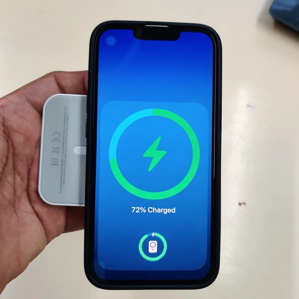 IPHONE BATTERY PACK MAGSAFE