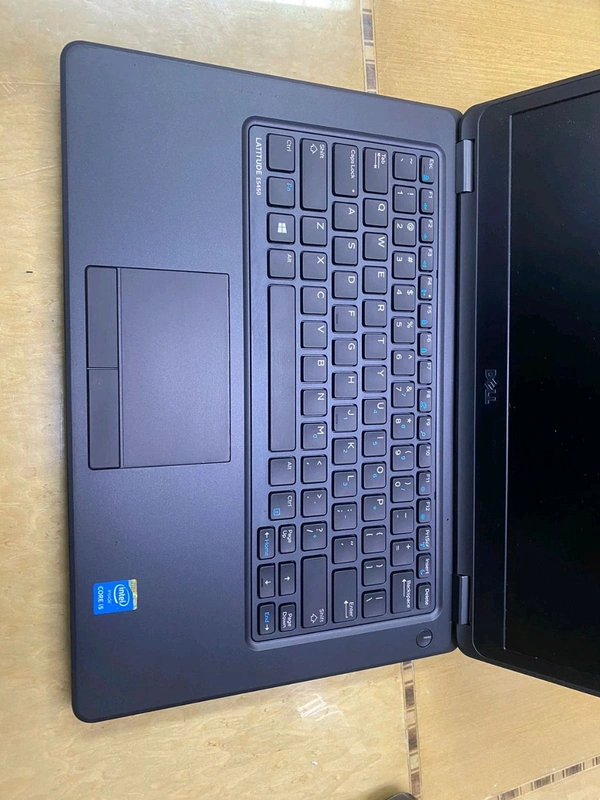 Dell Latitude 5450 - 5th, 8gb, 256gb SSD