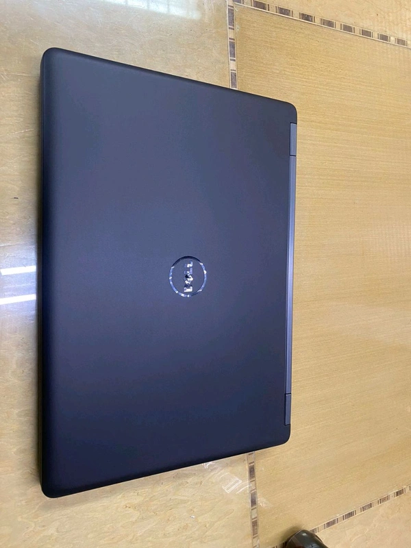 Dell Latitude 5450 - 5th, 8gb, 256gb SSD