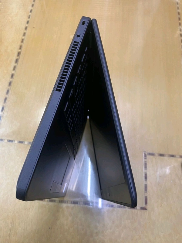 Dell Latitude 5450 - 5th, 8gb, 256gb SSD