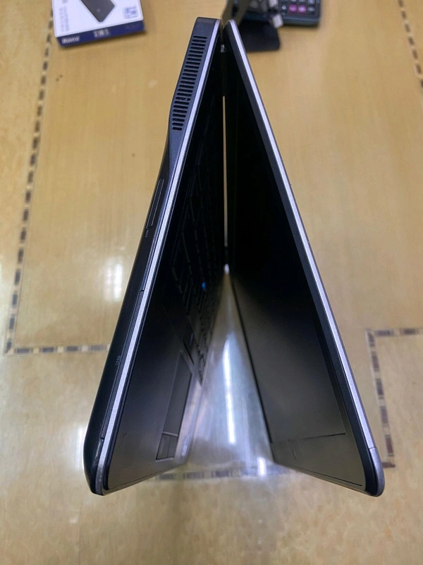 Dell Latitude 7440 - i5, 8 Gb, 256gb Ssd