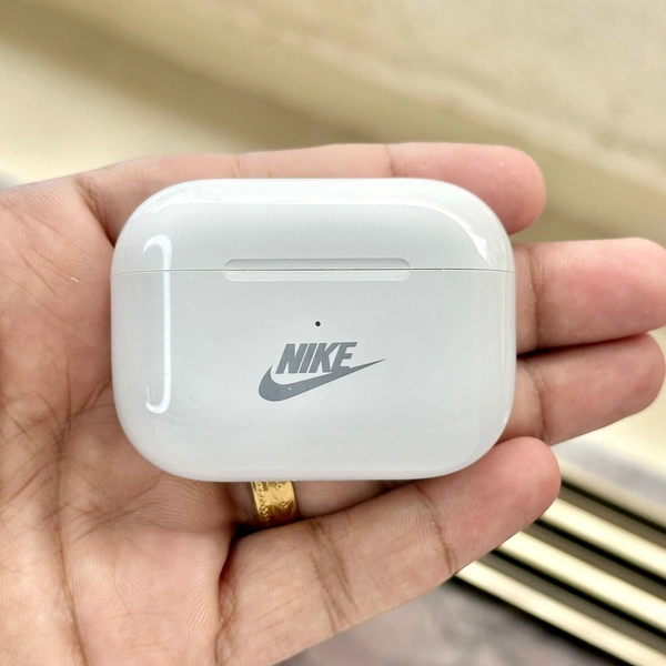 APPLE AIRPORDS NIKE( JORDEN SERIES)