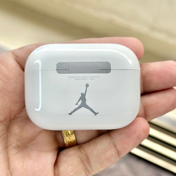 APPLE AIRPORDS NIKE( JORDEN SERIES)