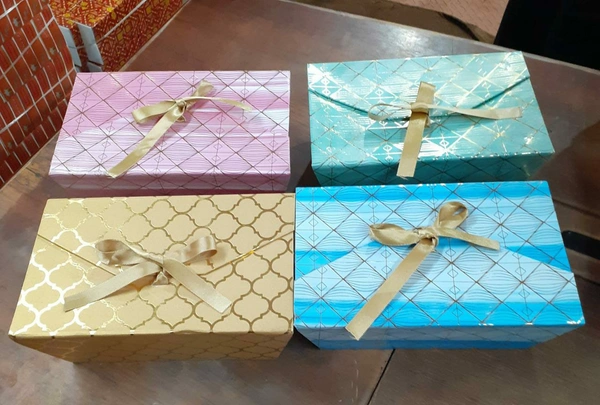 MORROCAN FOILED PYRAMID BOXES  - Green, 9×6×3.5 Inches