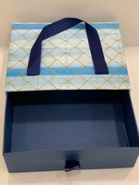 PPREMIUM FOILED BAG BOXES - Red, 7×9×3.5 Inches