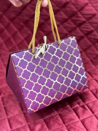 TRIANGLE FOLDING BOX