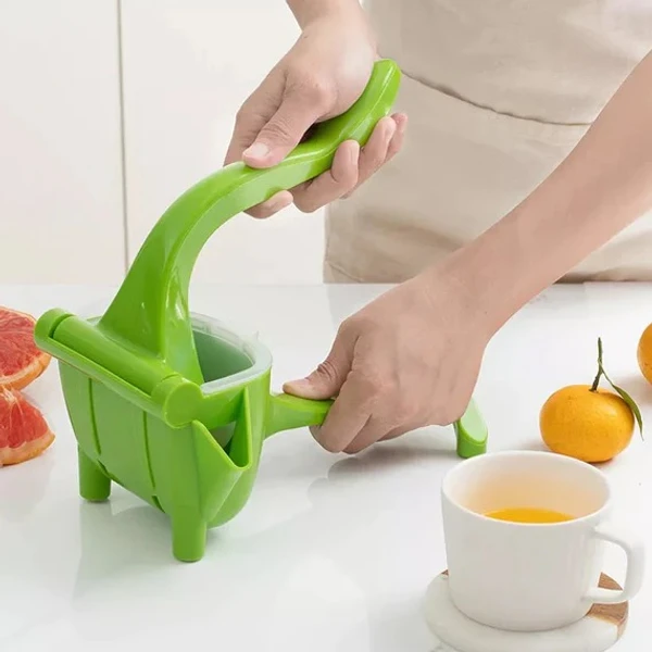 PLASTIC FRUIT PRESS JUICER