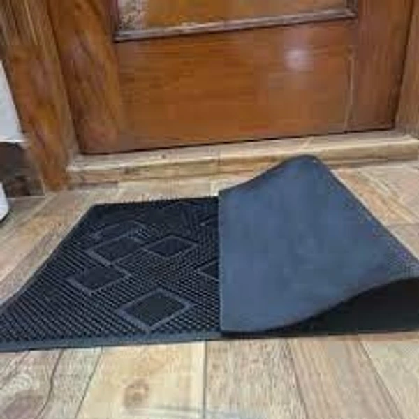 RUBBER DOOR MAT