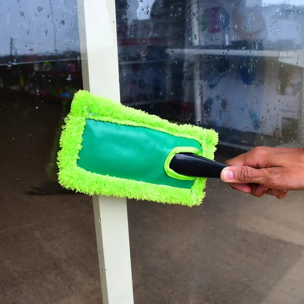 MICROFIBER CLEANING BRUSH