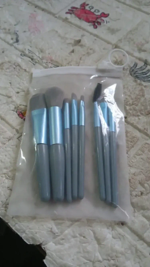 8PCS MAKEUP BRUSH SET, 8-Piece Mini Makeup Brush Kit – Portable Premium Synthetic Set with Case (Mix Colors)(2018) - Pack of 8