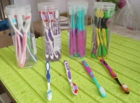 10pcs TOOTHBRUSH SOFT TOOTHBRUSH WITH PLASTIC ROUNBD BOX (10PCS SET / MIX COLOR) (1564)