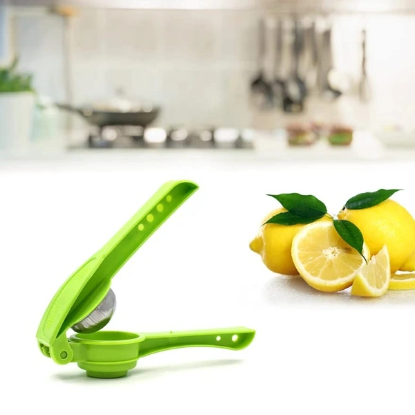 PLASTIC LEMON SQUEEZER l "Easy Citrus Juicer for Kitchen Use" (1988) - Green