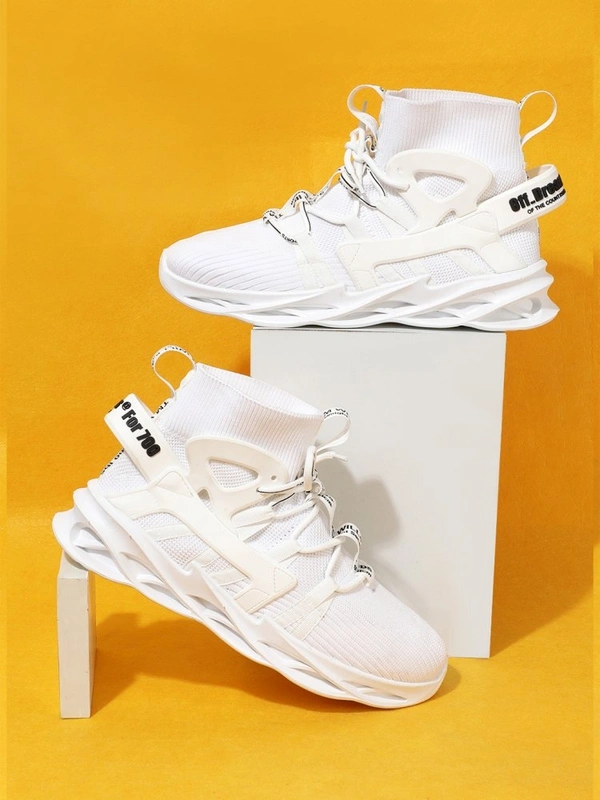 695 - White, 7