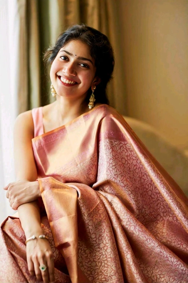 ✨ Sai Pallavi-Inspired Tissue Silk Saree ✨