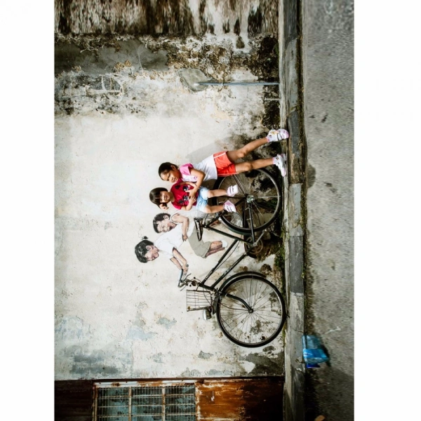Redmi Note 7S Children on Bicycle Poster Mobile Case Cover