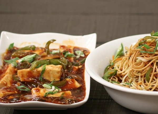 Paneer Chilli+Hakka Noodles