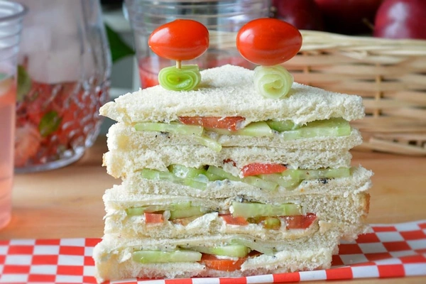 Veg Plain Cheese N Tomato Sandwich