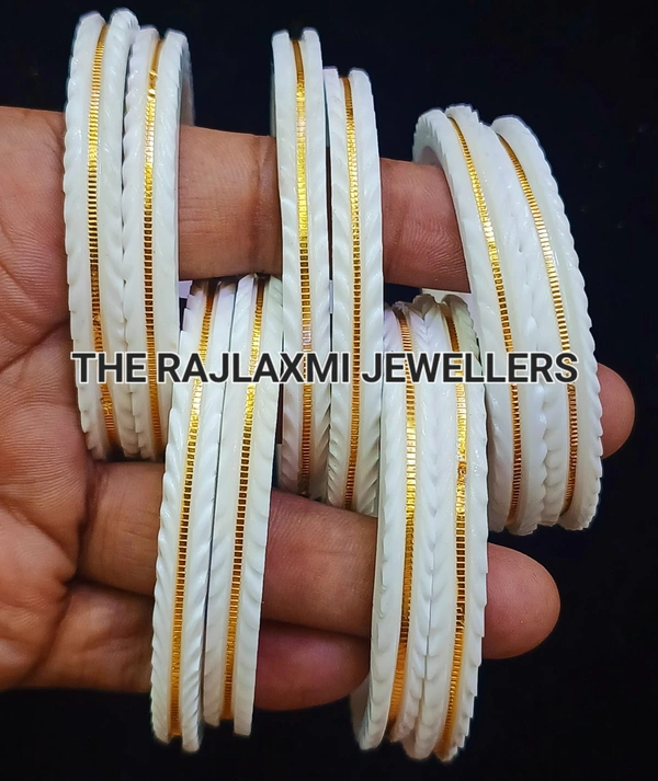 TRJ THE VIRAL SAKHA HALLMARK 916 22KT GOLD SAKHA BADHANO APPROX. WGT: 0.250 GM WITH PURITY SMART CARD - 22