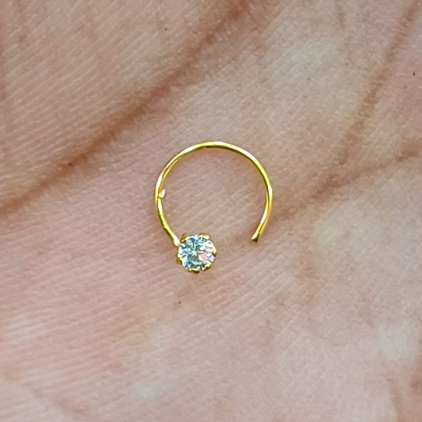 2MM KDM GOLD NOSPIN WITH CZ STONE.