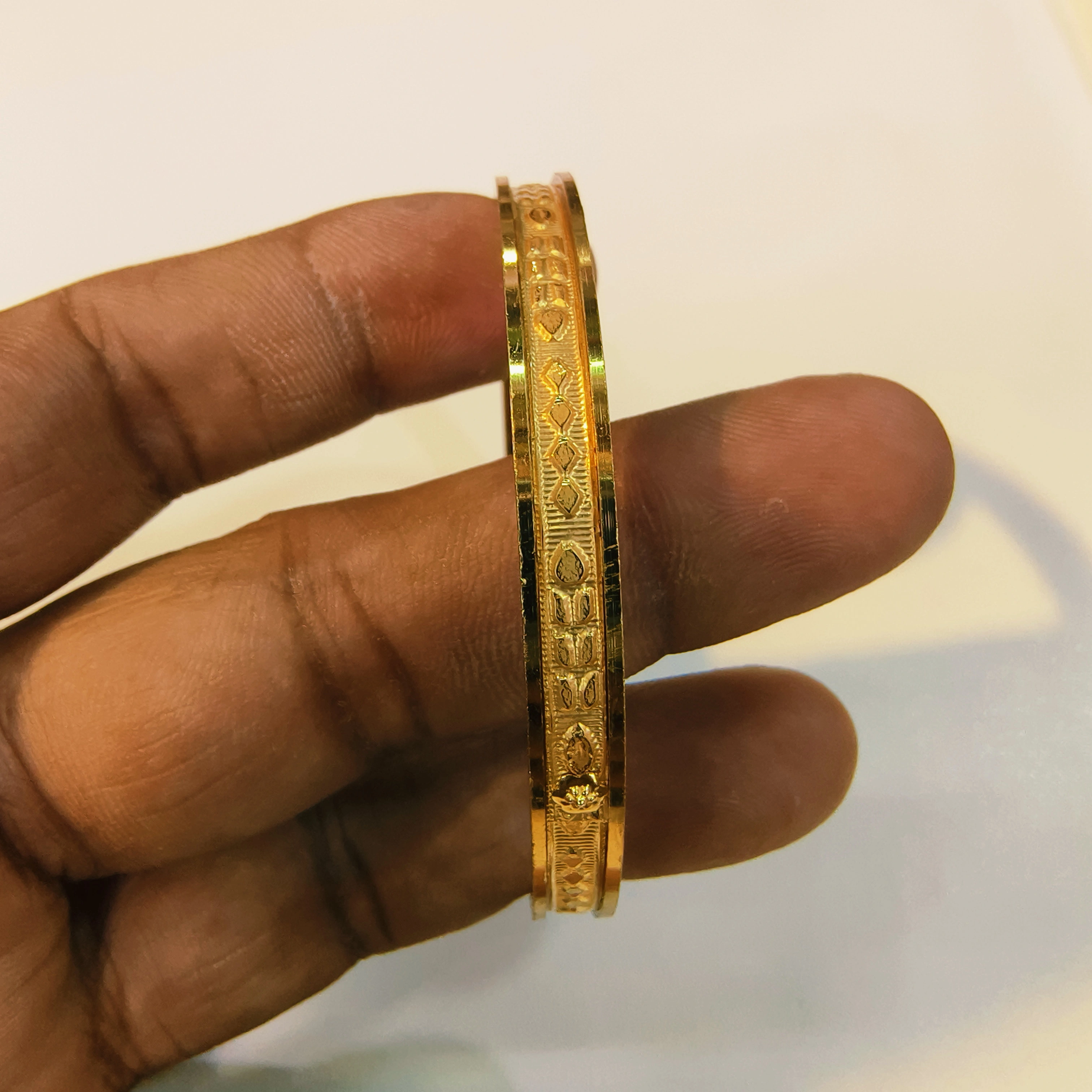 CERTIFIED BIS HALLMARK 916 22KT GOLD CHURI (PATH