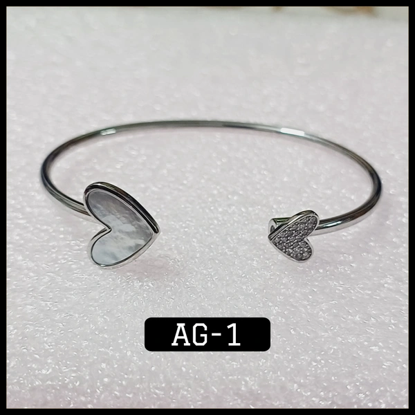 (PRE BOOKING) HALLMARK 925 SILVER BRACELET 1 PIECE ADJUSTABLE SIZE WITH CERTIFICATE.
