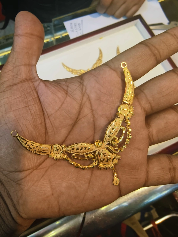 TRJ 3 INCH BIS HALLMARK 18KT GOLD MINI NECKLACE 1 PIECE APPROX. WGT: 1.800 TO 2.000 GM WITH CERTIFICATE.