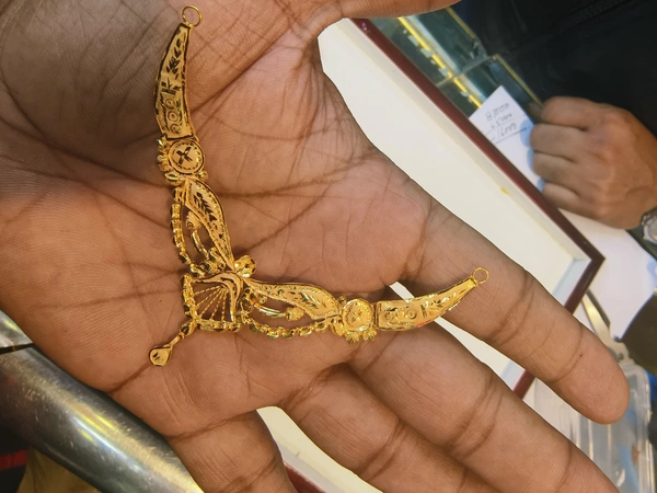 TRJ 3 INCH BIS HALLMARK 18KT GOLD MINI NECKLACE 1 PIECE APPROX. WGT: 1.800 TO 2.000 GM WITH CERTIFICATE.