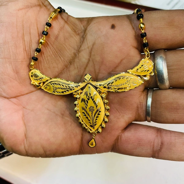 TRJ BIS HALLMARK 18KT GOLD BIG PENDANT 1 PIECE APPROX. WGT: 1.800 TO 1.900 GM WITH CERTIFICATE.