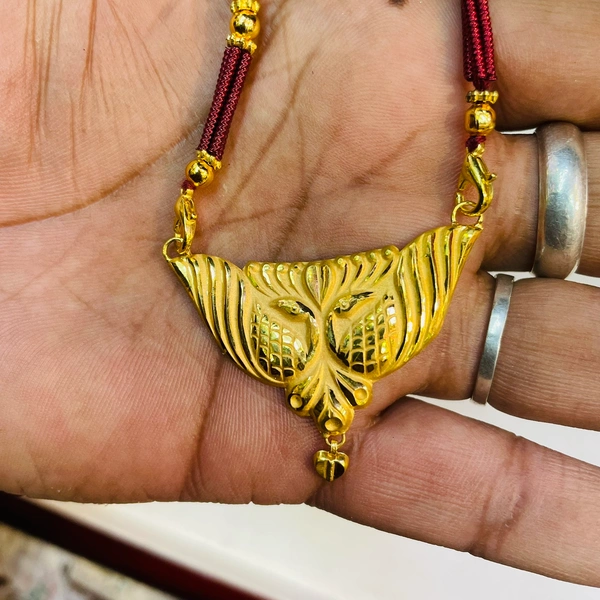 TRJ KDM GOLD PENDANT WITH TUSSEL 1 PIECE APPROX. WGT: 0.750 GM.