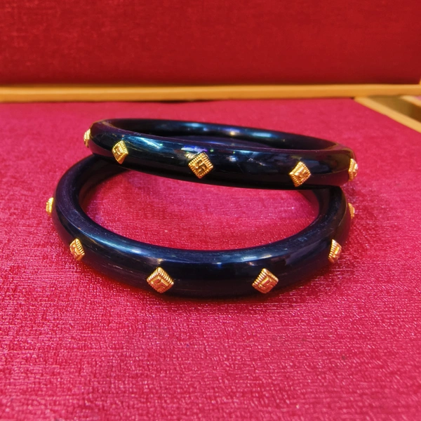 PANTHER BLACK JANGO SWASTIK DESIGN DOT KDM GOLD POLA BADHANO 1 PAIR APPROX WGT 0.400 GM - 24