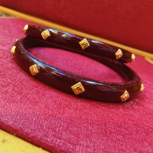 MARVEL MAROON JANGO SWASTIK DESIGN DOT KDM GOLD POLA BADHANO 1 PAIR APPROX WGT 0.400 GM - 24