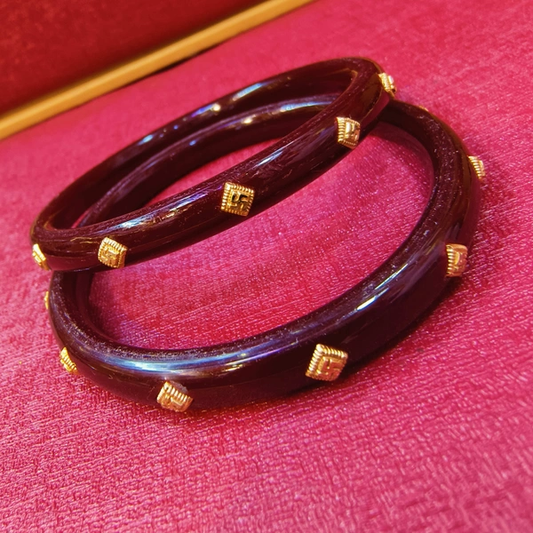 MARVEL MAROON JANGO SWASTIK DESIGN DOT KDM GOLD POLA BADHANO 1 PAIR APPROX WGT 0.400 GM - 24