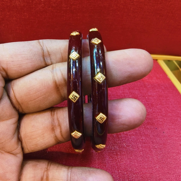 MARVEL MAROON JANGO SWASTIK DESIGN DOT KDM GOLD POLA BADHANO 1 PAIR APPROX WGT 0.400 GM - 26