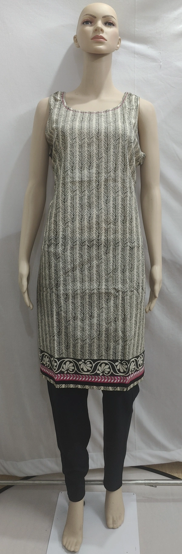 White Black Pink Border Print Sleevless Kurta